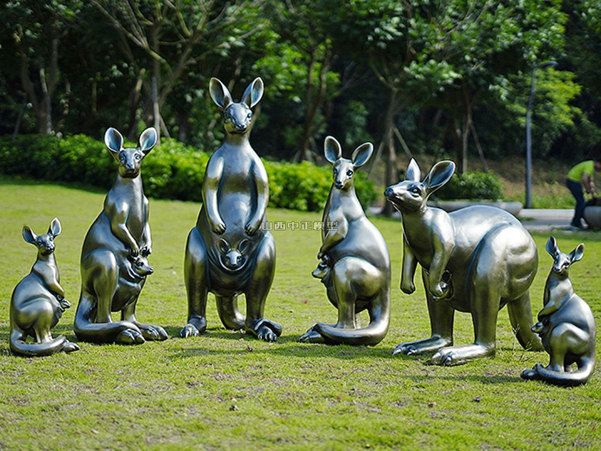 仿铜袋鼠雕塑草坪卡通摆件铜雕雕塑公司